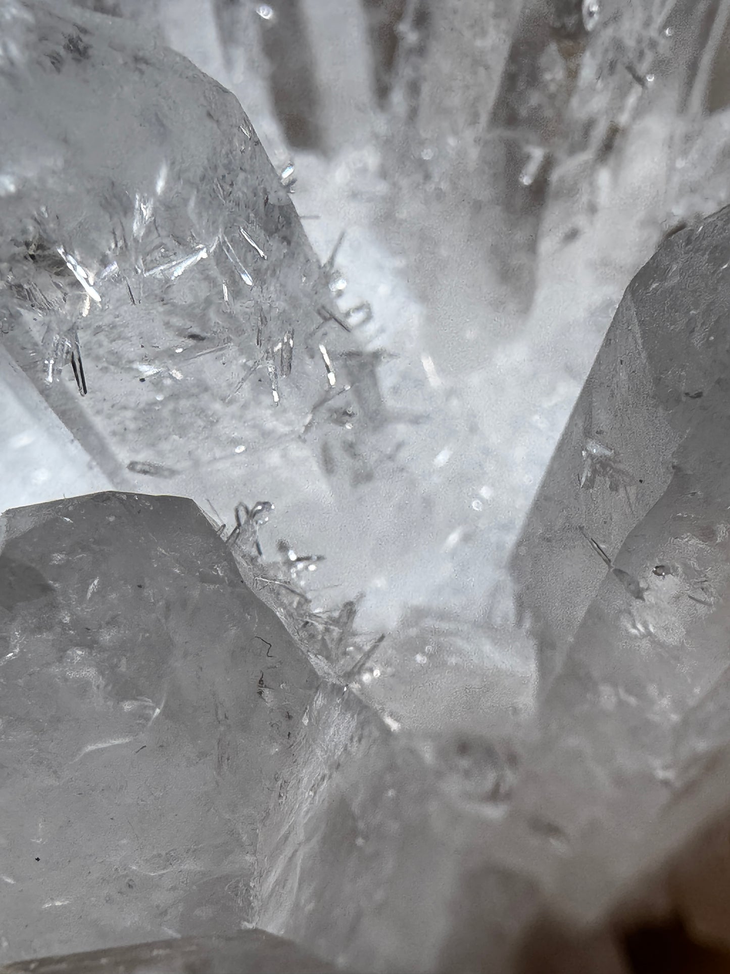 Clear Quartz Cluster with Natural Points – Decorative Formation