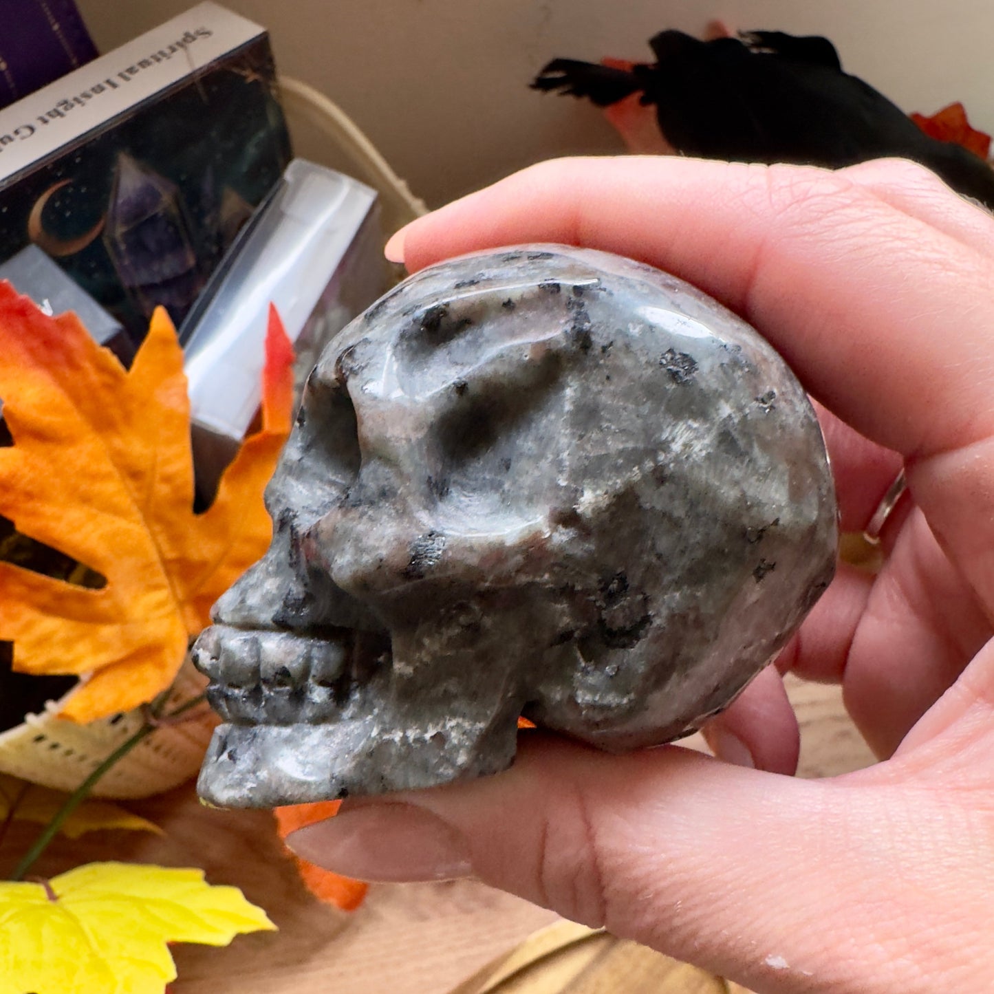 Yooperlite Skull UV Reactive (fire stone)