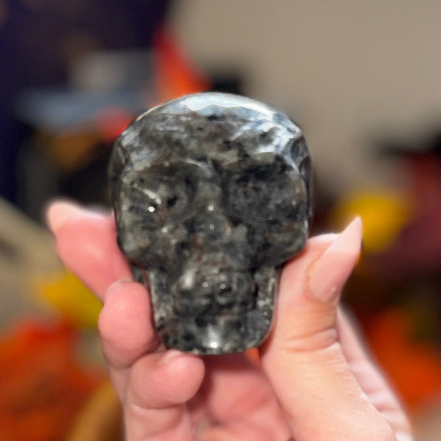 Yooperlite Skull UV Reactive (fire stone)